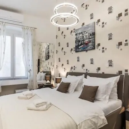 Welcome Luxury Center Apartment