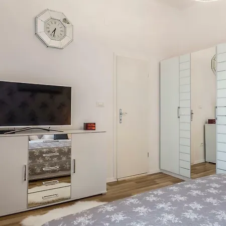 Welcome Luxury Center Apartment